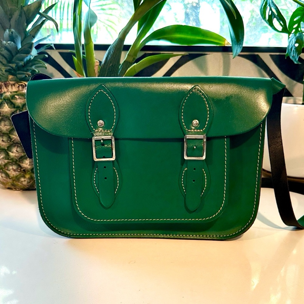 Cambridge Satchel Company 11” crossbody green leather w/ front pocket